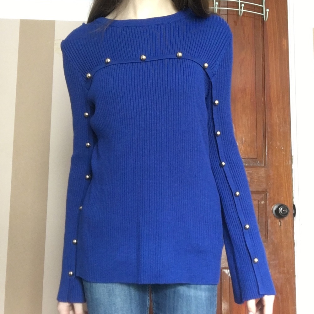 ⭐️New⭐️flair sleeve sweater size medium